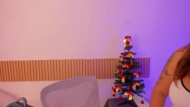 OliviaSweett online show from 12-14-25, 07:07