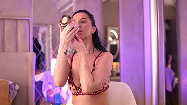 Snapshot of FrancescaDante chatting on 02-25-26, 07:07 FrancescaDante online show from 02-25-26, 07:07