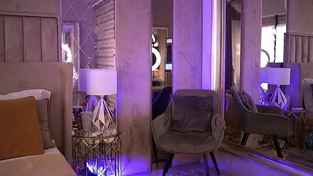 Snapshot of FrancescaDante chatting on 03-13-26, 06:42 FrancescaDante online show from 03-13-26, 06:42