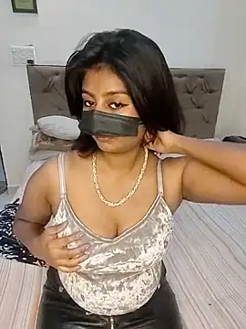 Snapshot of missneha61 chatting on 10-06-25, 05:10 missneha61 online show from 10-06-25, 05:10