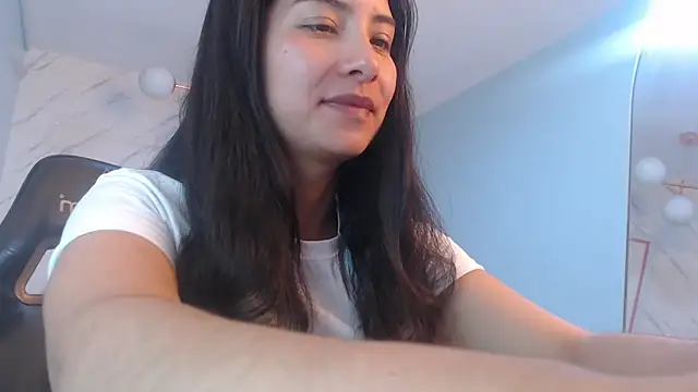 victoria hernandez t  online show from 03-19-26, 01:15