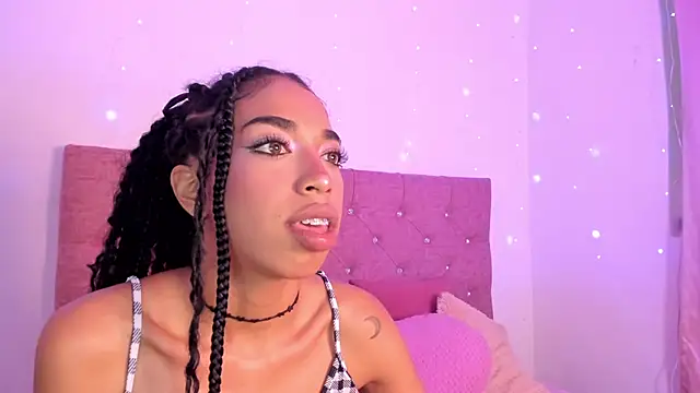Snapshot of dulce_brown01 chatting on 05-07-26, 02:55 dulce brown01 online show from 05-07-26, 02:55