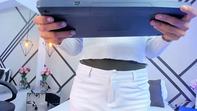 Snapshot of MadissonScotts chatting on 11-06-25, 01:45 MadissonScotts online show from 11-06-25, 01:45