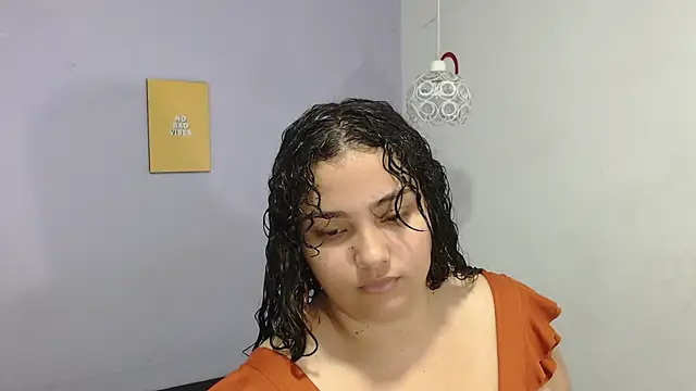 penelope gucci1 online show from 09-17-25, 11:56