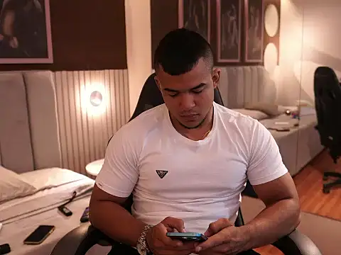 Thiago Valente online show from 09-25-25, 01:15