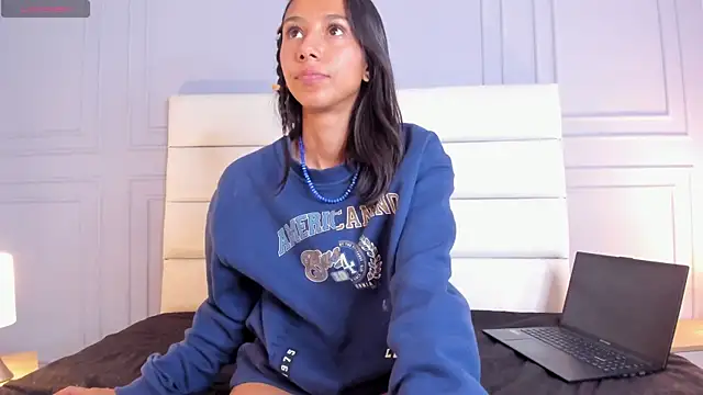 ZoeQuinn online show from 10-08-25, 07:22