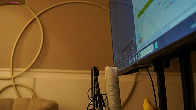 Ariaa Isabell online show from 11-13-25, 06:40