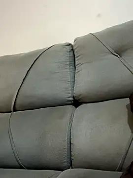 Chloe Leaozinho online show from 10-31-25, 03:29