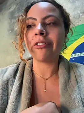 Chloe Leaozinho online show from 06-14-26, 02:24