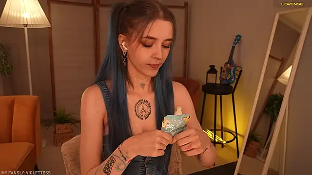 violetesa online show from 10-22-25, 12:05