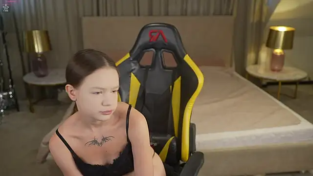 Claire Dreams online show from 10-04-25, 06:44