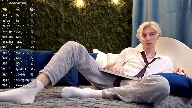 fiachand online show from 11-21-25, 09:13