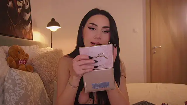 LauLaveau online show from 01-10-26, 06:20