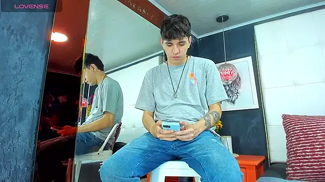 Matteo12  online show from 09-24-25, 04:05