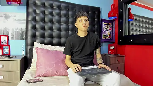 Matteo12  online show from 10-05-25, 04:00