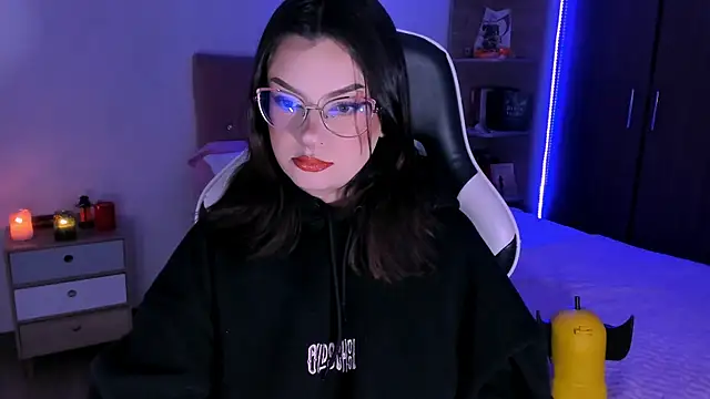 OphelianaRose33 online show from 11-21-25, 09:57