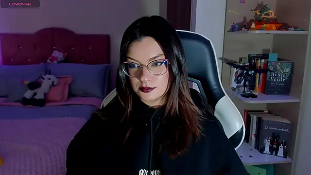 OphelianaRose33 online show from 03-26-26, 10:15