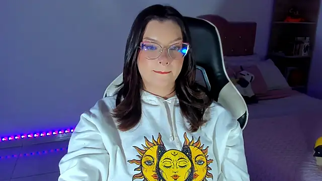 OphelianaRose33 online show from 04-07-26, 01:55