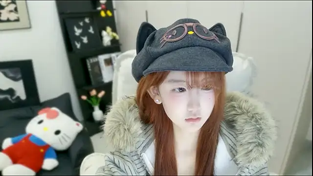 Snapshot of wanzi-1229 chatting on 10-17-25, 02:04 wanzi-1229 online show from 10-17-25, 02:04