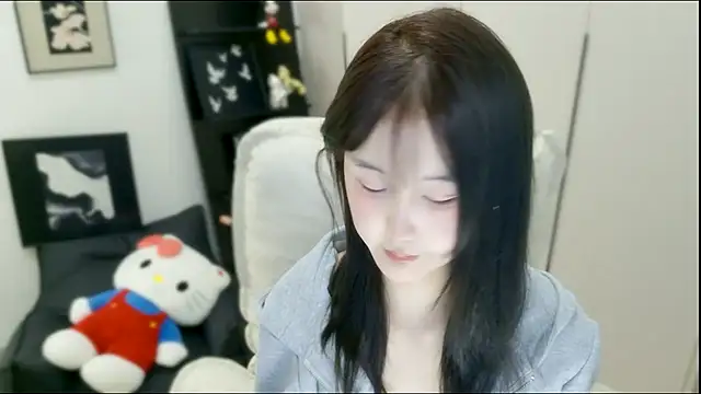 Snapshot of wanzi-1229 chatting on 10-26-25, 06:08 wanzi-1229 online show from 10-26-25, 06:08