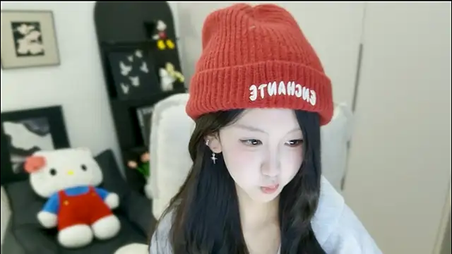 Snapshot of wanzi-1229 chatting on 11-18-25, 03:45 wanzi-1229 online show from 11-18-25, 03:45