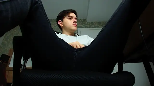 Snapshot of FelixStarkk chatting on 09-29-25, 04:39 FelixStarkk online show from 09-29-25, 04:39