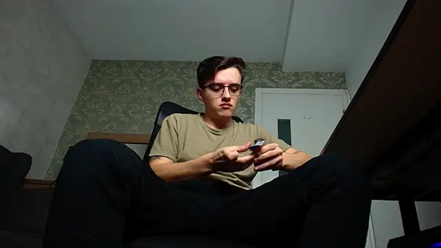 Snapshot of FelixStarkk chatting on 10-24-25, 04:20 FelixStarkk online show from 10-24-25, 04:20