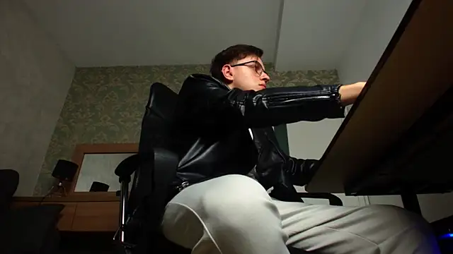 Snapshot of FelixStarkk chatting on 10-26-25, 05:02 FelixStarkk online show from 10-26-25, 05:02