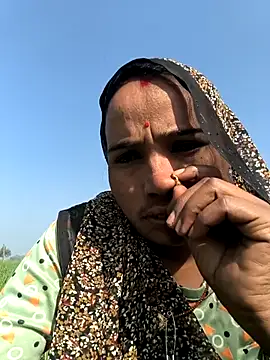 Hot raaani online show from 12-19-25, 07:48