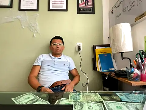 AlejXndroKD online show from 11-11-25, 04:51