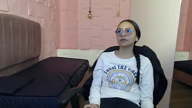 katalina07 1 online show from 12-04-25, 01:42