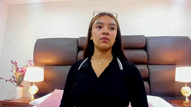 GabyMoreau online show from 09-30-25, 05:18