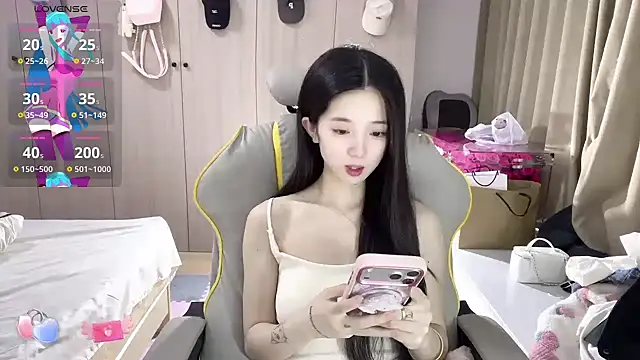 Snapshot of OiOi-666 chatting on 03-19-26, 12:25 OiOi-666 online show from 03-19-26, 12:25