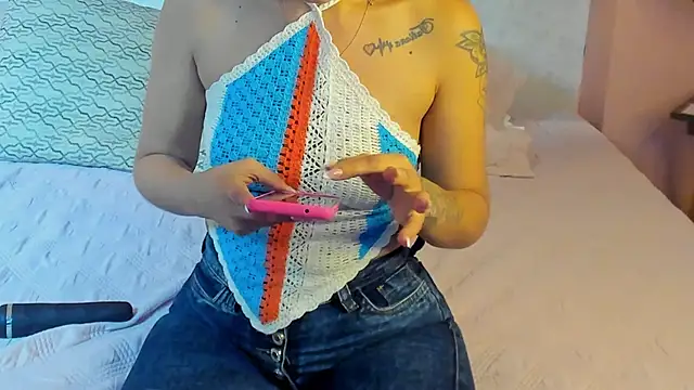 Snapshot of Emilly_Beaumont chatting on 09-18-25, 01:24 Emilly Beaumont online show from 09-18-25, 01:24