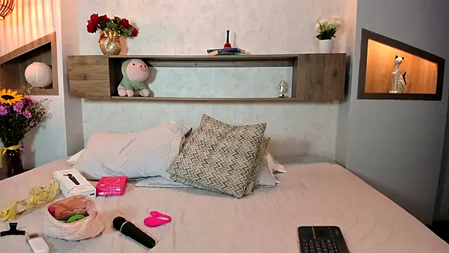 Emilly Beaumont online show from 11-26-25, 01:23