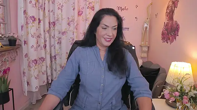 Snapshot of MyLovOne chatting on 10-20-25, 09:32 MyLovOne online show from 10-20-25, 09:32