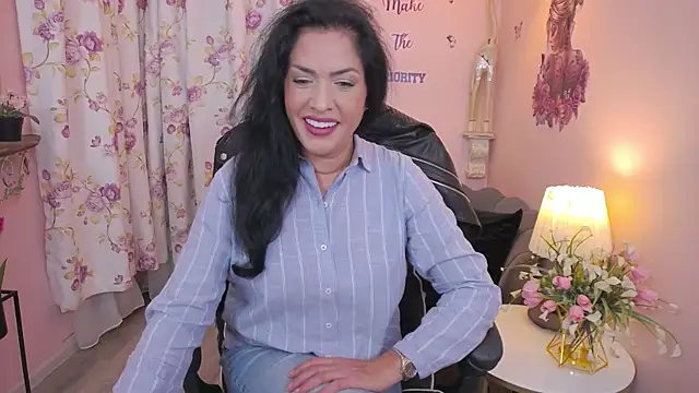 Snapshot of MyLovOne chatting on 10-24-25, 10:55 MyLovOne online show from 10-24-25, 10:55