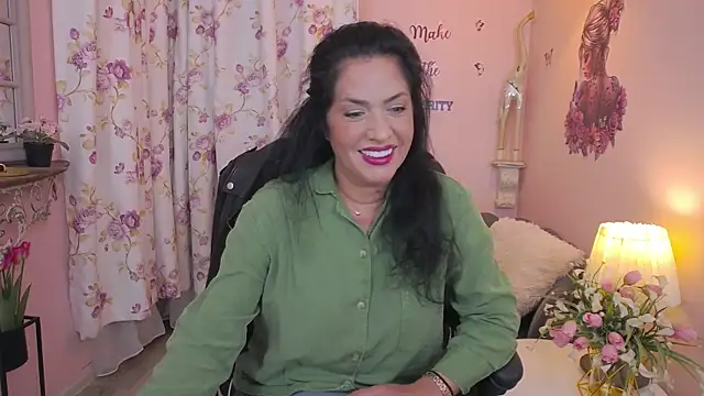 Snapshot of MyLovOne chatting on 10-27-25, 11:58 MyLovOne online show from 10-27-25, 11:58