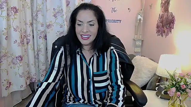 Snapshot of MyLovOne chatting on 11-02-25, 12:18 MyLovOne online show from 11-02-25, 12:18