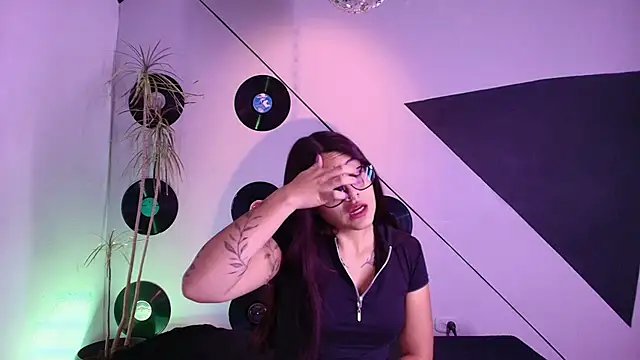 Lilith and Khloe online show from 03-20-26, 11:26