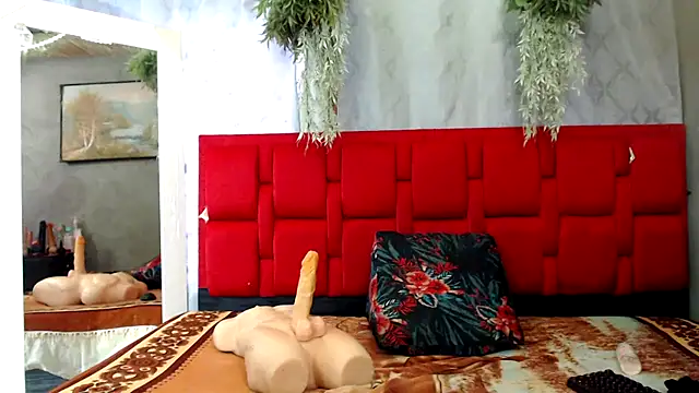 Snapshot of Leonora_Lujan chatting on 11-05-25, 09:15 Leonora Lujan online show from 11-05-25, 09:15