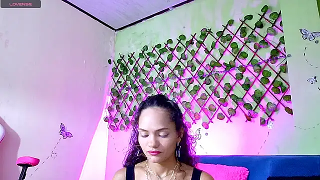 Karen Ariass online show from 05-11-26, 01:39