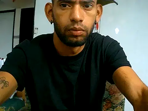 Snapshot of Negritohot2828 chatting on 04-05-26, 02:14 Negritohot2828 online show from 04-05-26, 02:14