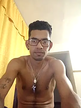 Snapshot of Negritohot2828 chatting on 04-16-26, 04:13 Negritohot2828 online show from 04-16-26, 04:13