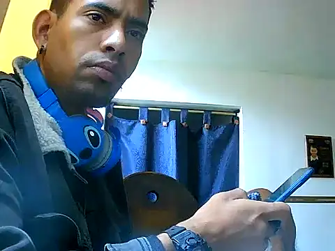 Snapshot of Negritohot2828 chatting on 04-20-26, 03:15 Negritohot2828 online show from 04-20-26, 03:15