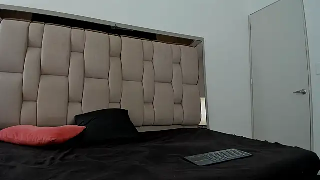 Enzo issis online show from 09-26-25, 06:23