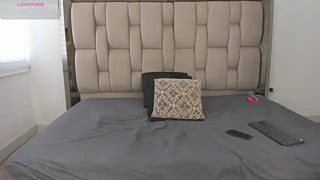 Enzo issis online show from 10-23-25, 06:17