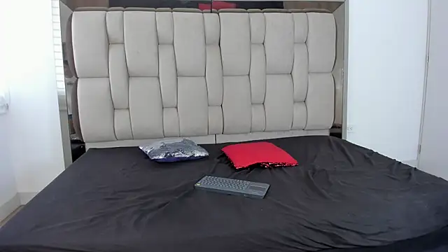 Enzo issis online show from 10-29-25, 06:20