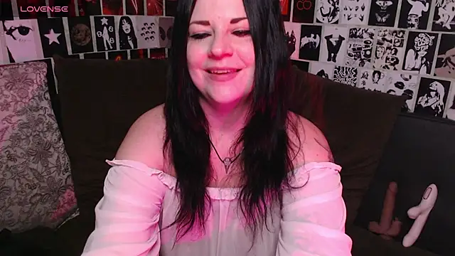 Snapshot of Kvopa chatting on 10-23-25, 12:10 Kvopa online show from 10-23-25, 12:10