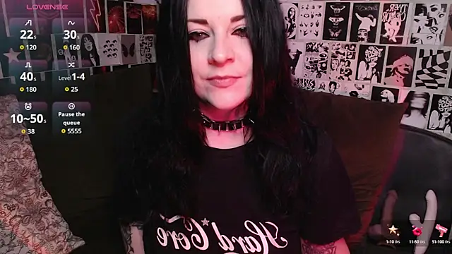 Snapshot of Kvopa chatting on 10-25-25, 10:37 Kvopa online show from 10-25-25, 10:37